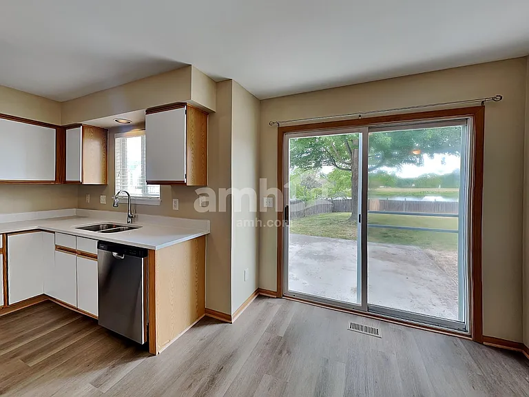14233 S Hillsdale Ct — Photo 4