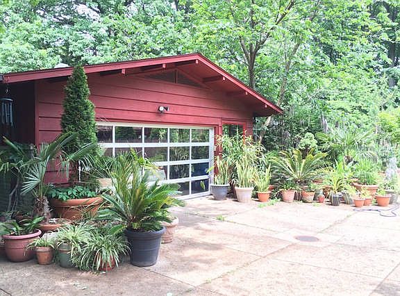 3rd image of 325 Corning Dr