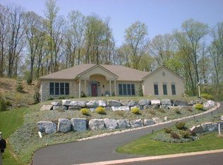 1040 Sunwood Ln, Lancaster, PA 17601