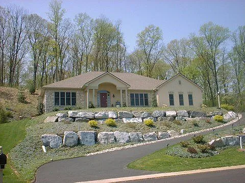 1040 Sunwood Ln photo 1