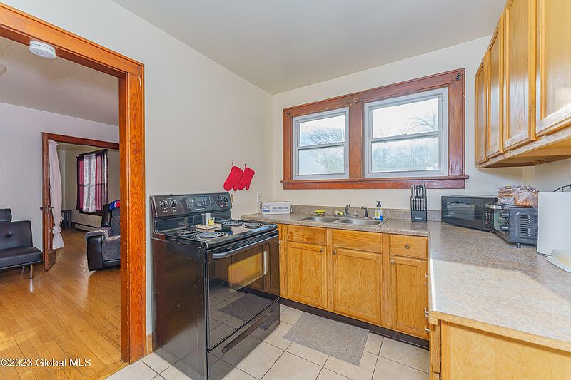 5th image of 943 Altamont Voorheesville Road
