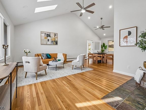 4th image of 129 Sagamore Rd