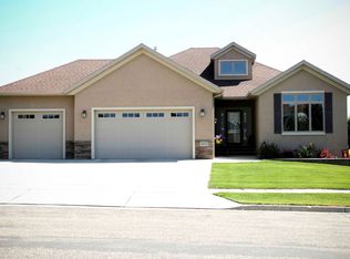 4819 Boulder Ridge Rd, Bismarck, ND 58503