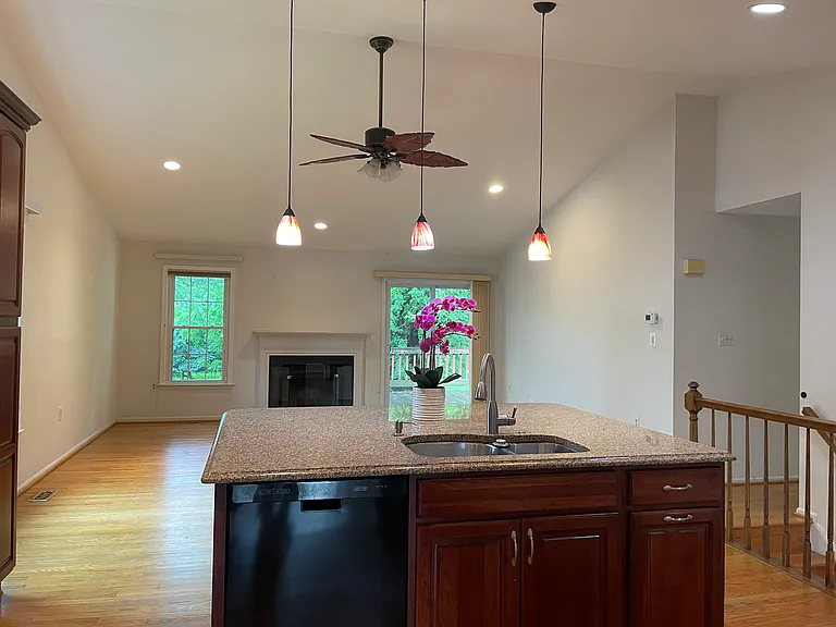 13813 Mustang Hill Ln — Photo 3