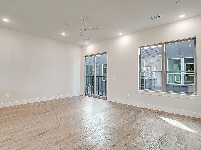 2820 Weisenberger St #102 — Photo 16
