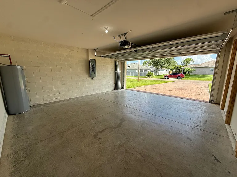1108 NE 36th Ln — Photo 30