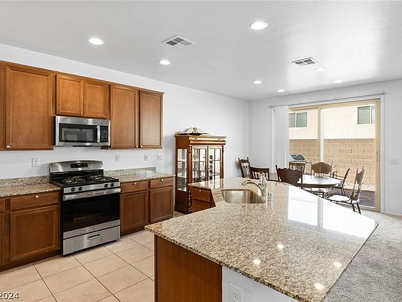 5th image of 9162 Oxford Blue Ave