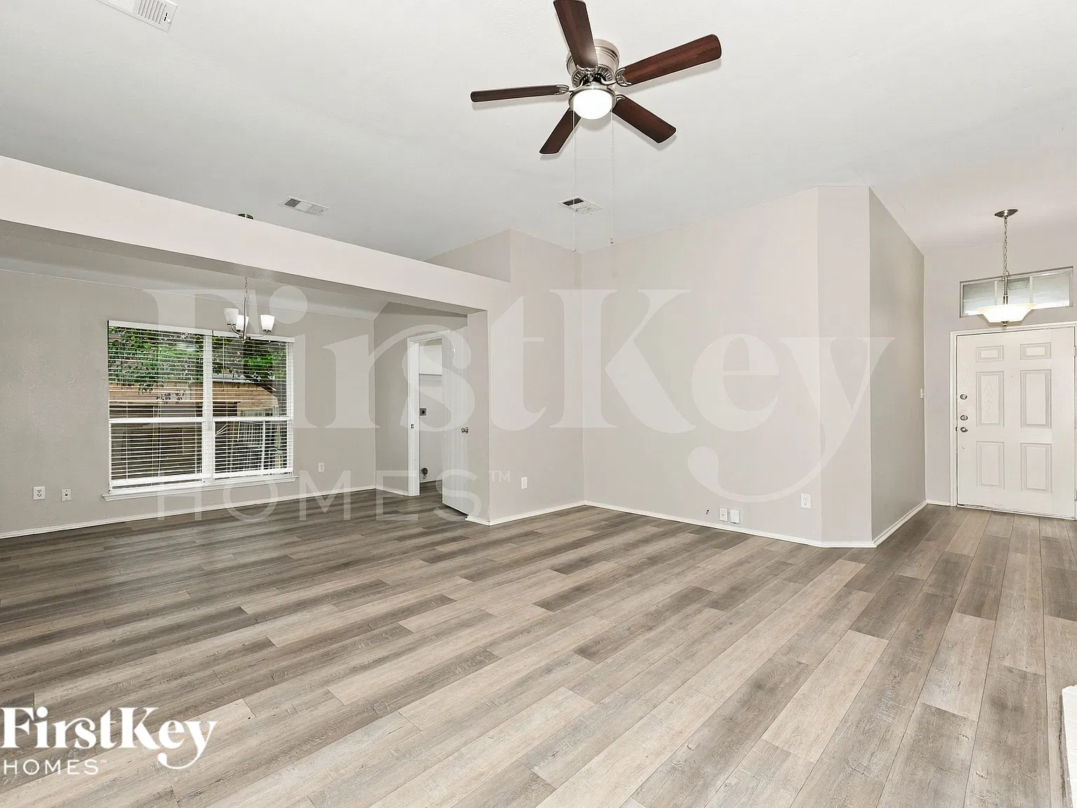 4 bed, 4.0 bath, 1900 sqft, $1,990 — Photo 2