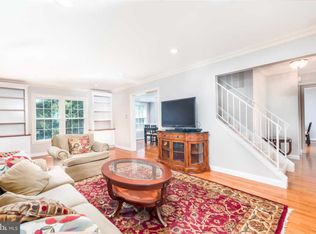 12035 Stoneford Dr, Woodbridge, VA 22192
