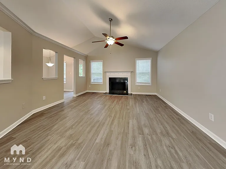 93 Deidre Ct — Photo 2