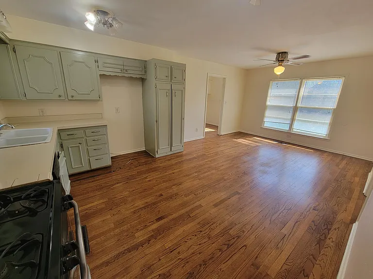 2300 N College Ave — Photo 3
