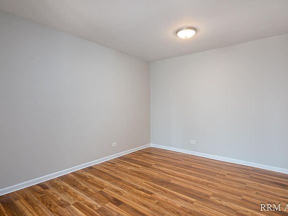 3rd image of 521 Broadway Ave