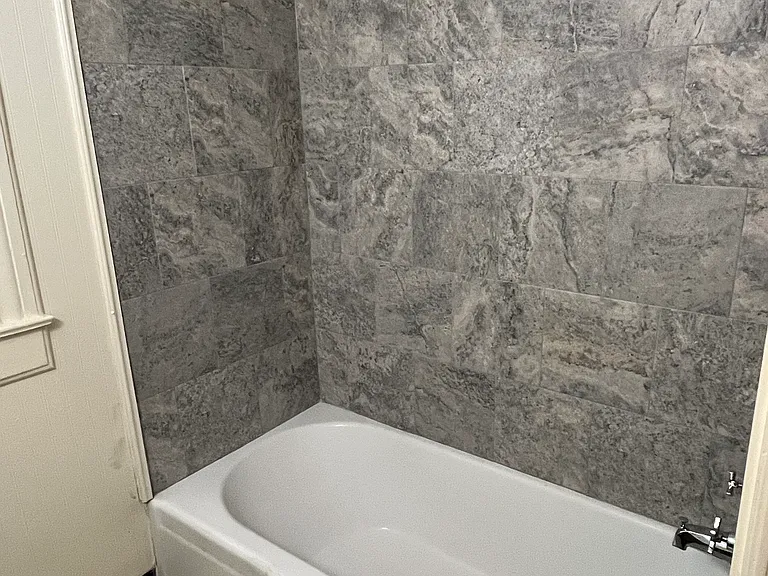 305 N Jefferson St NE #A — Photo 14