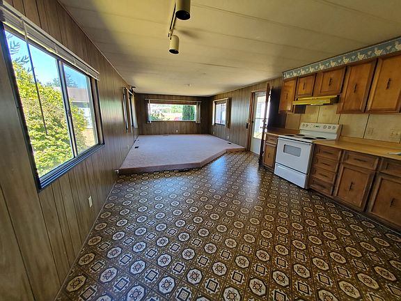 3rd image of 21124 44th Ave E