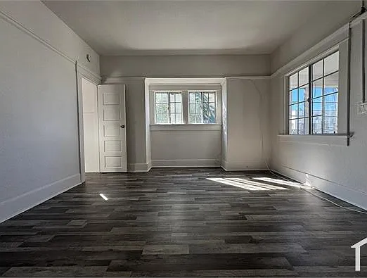 472 1/2 W 47th Pl — Photo 2