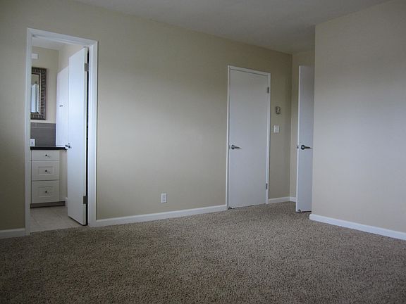 5th image of 4154 Louisiana St APT 6