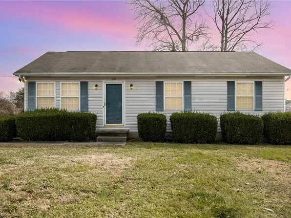 621 Chavis Dr, Greensboro, NC 27401