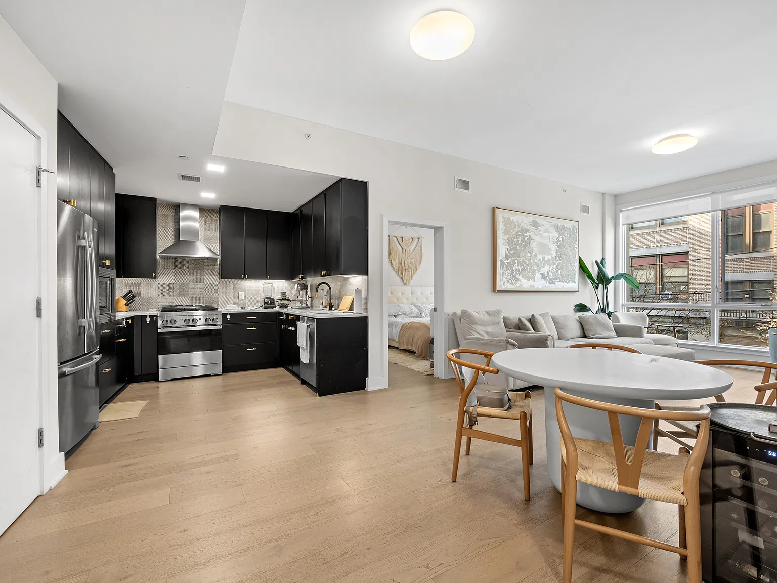 2 bed, 1105 sqft, $5,300 — Photo 3