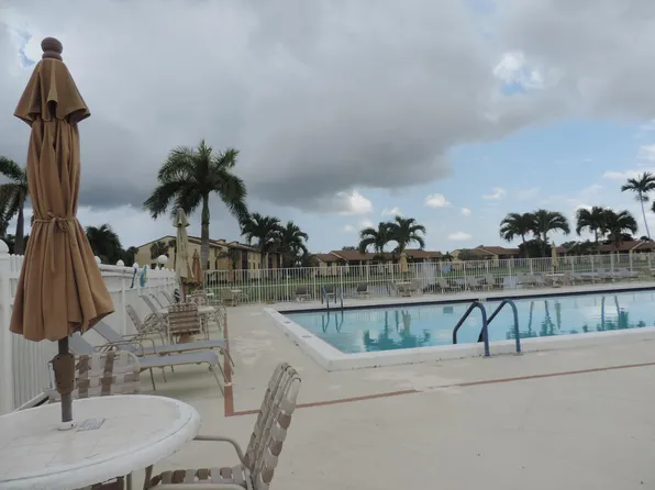 825 Sky Pine Way #D2, Greenacres, FL 33415