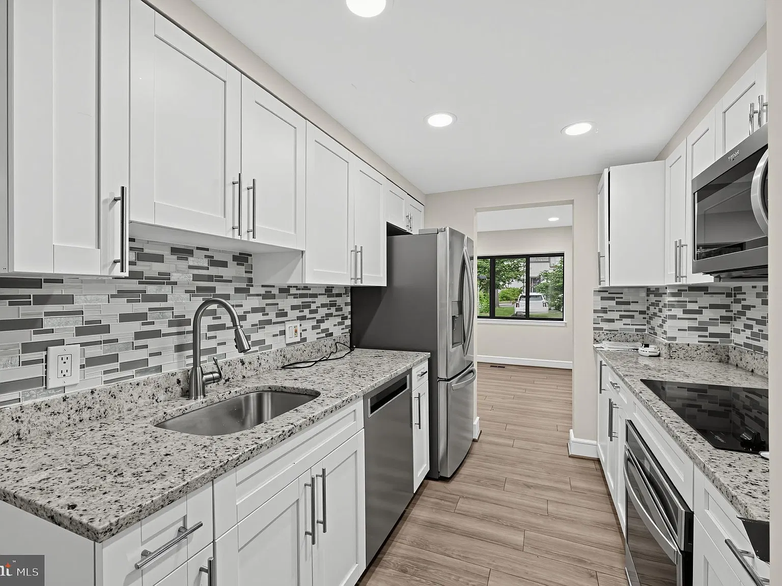4 bed, 3.5 bath, 1656 sqft, $3,650 — Photo 3