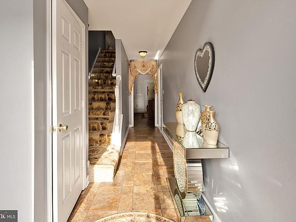 2nd image of 52 Townes Pl