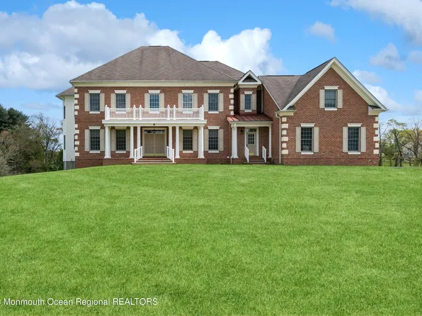 8 Crest Fruit Court, Manalapan, NJ 07726