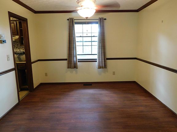 3rd image of 288 Saint Thomas Dr