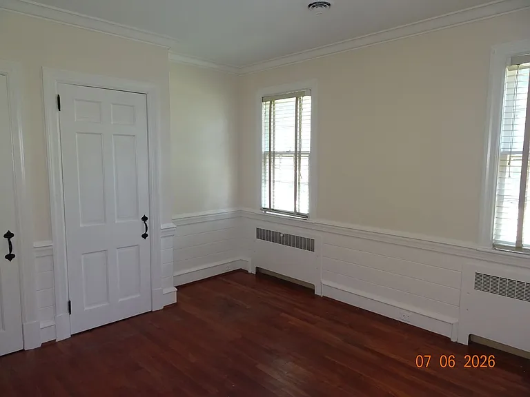302 Riverside Dr — Photo 15