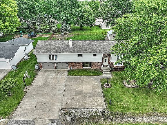 3rd image of 505 W Forsyth Rd