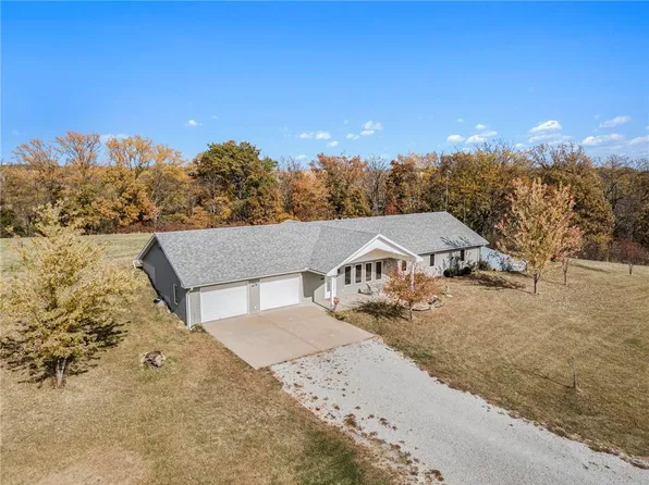 11900 Masonic Dr, Dearborn, MO 64439