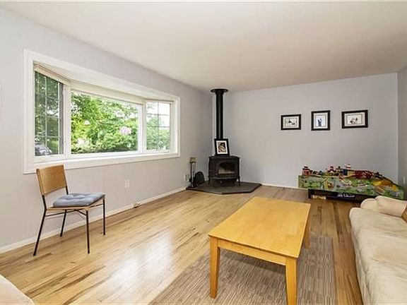 3rd image of 91 Orchid Dr