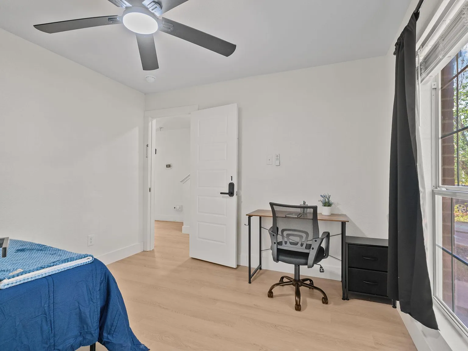 4 bed, 3.0 bath, 2450 sqft, $728 — Photo 2
