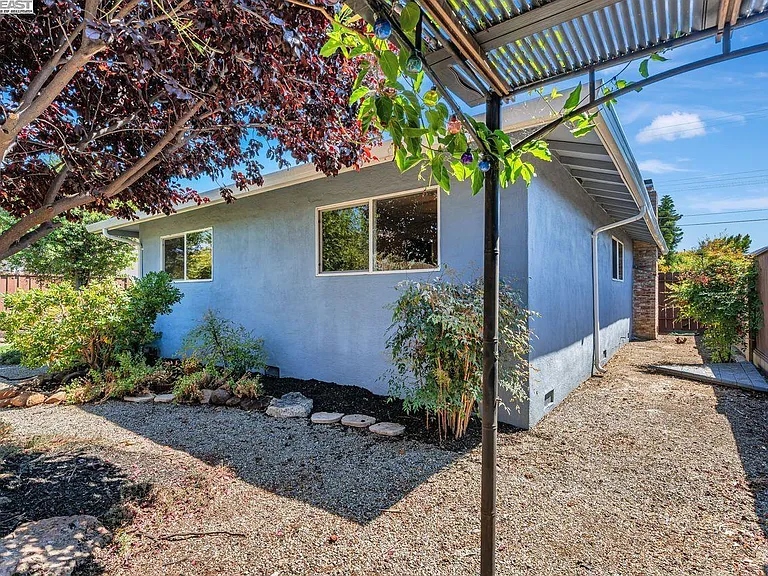 41819 Mahoney St — Photo 36