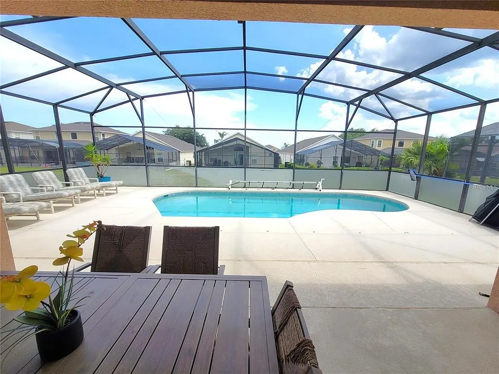 4 bed, 3.5 bath, 2451 sqft, $2,800 — Photo 2