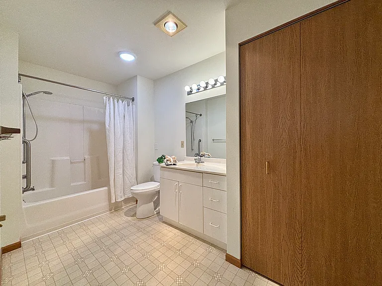 1048 Enterprise Dr #200 — Photo 12