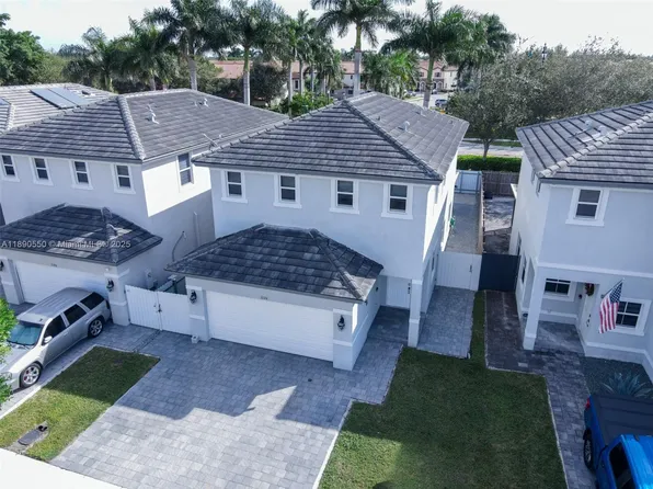 3174 SE 3rd Dr, Homestead, FL 33033