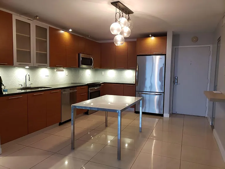 600 NE 36th St #510 — Photo 5