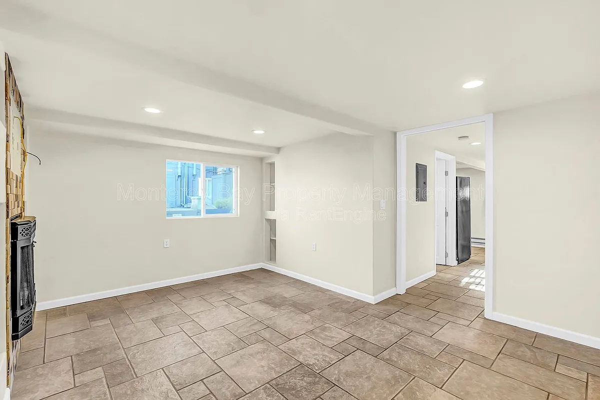 Building Photo - 671 Mermaid Ave #1