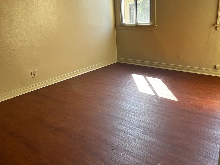 1755-1757 1/2 La Brea Ave #1757 — Photo 2