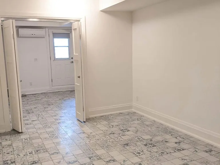 982 Dovercourt Rd #BASEMENT — Photo 8