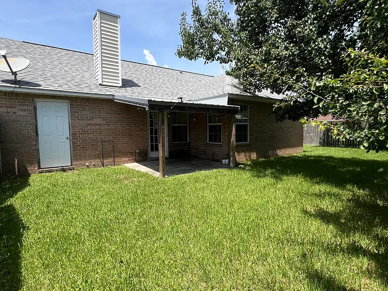 501 Woodward Dr — Photo 18