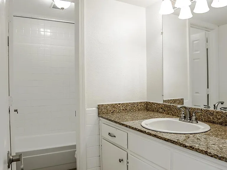905 Park Ln — Photo 8