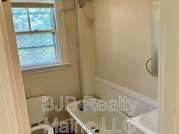 4th image of 221 Woodford St APT 8