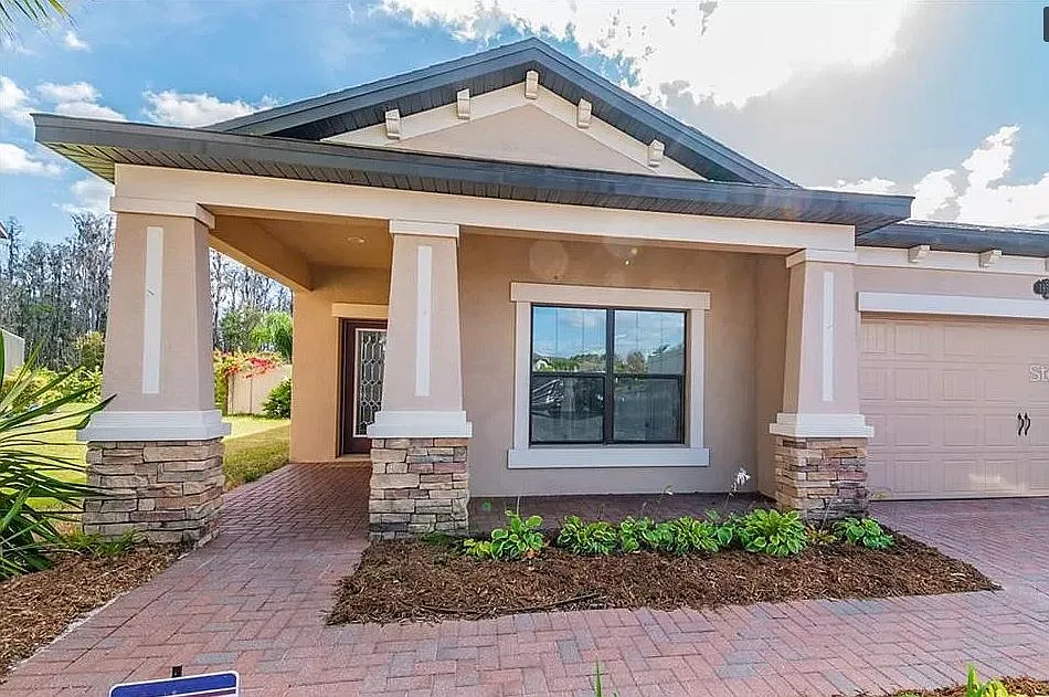 4 bed, 2094 sqft, $2,700 — Photo 2