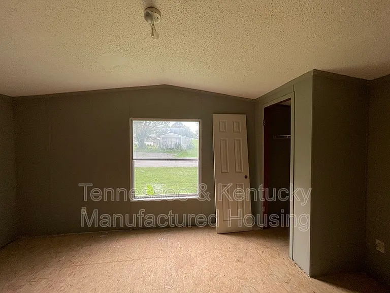 225 Hillsdale Estates Ln — Photo 3