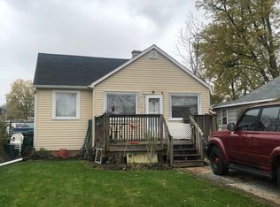 1528 N Park Dr, Round Lake Beach, IL 60073