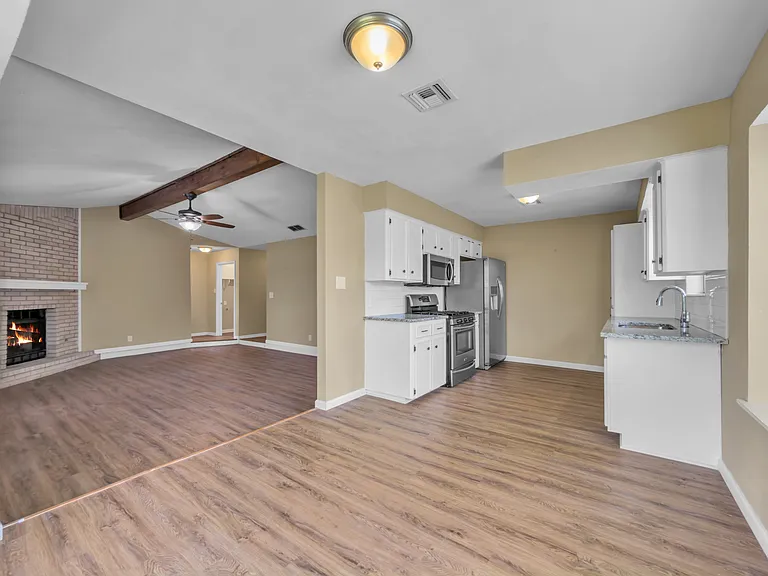 5705 Crest Pebble Dr — Photo 3