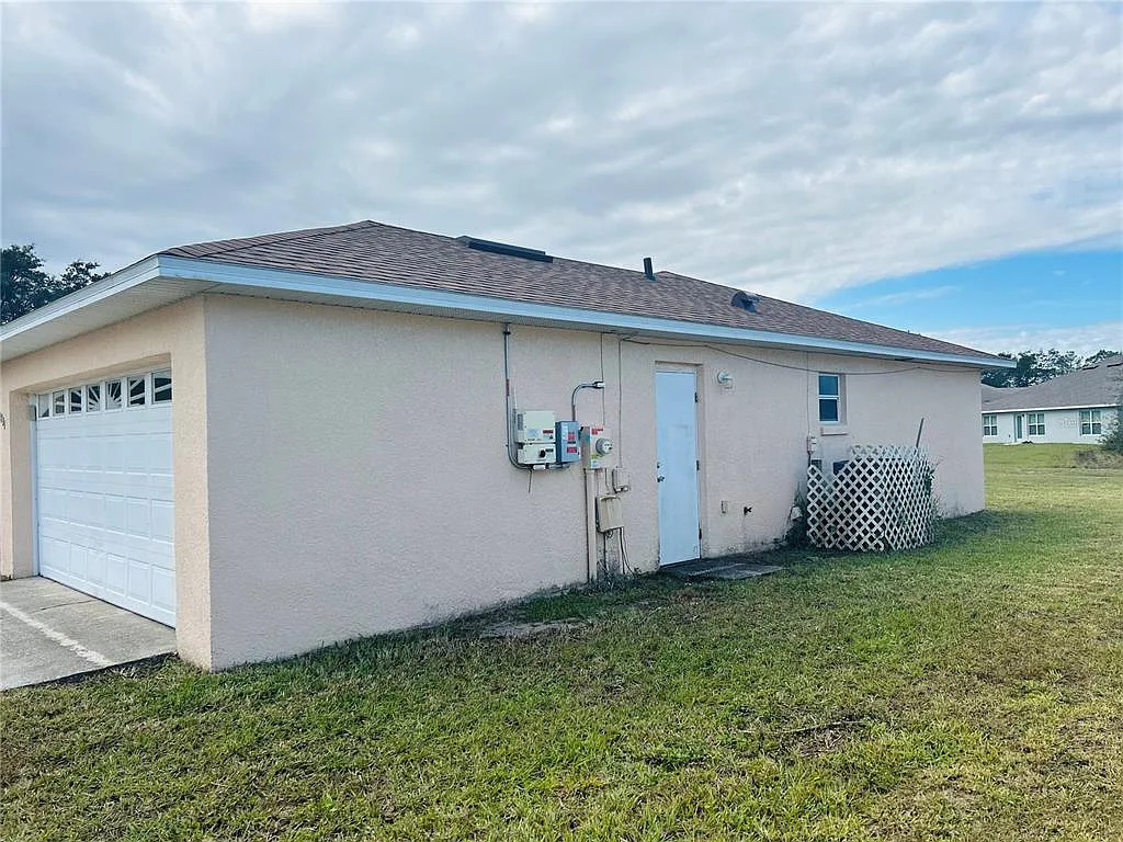 3 bed, 2.0 bath, 1209 sqft, $1,600 — Photo 2