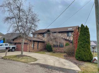 46898 Roselane Dr, New Baltimore, MI