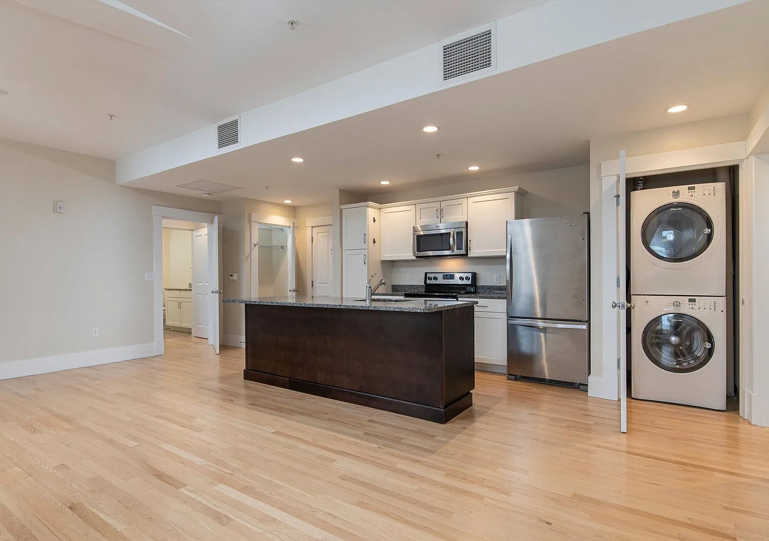 Brooks House - 2 Bed/2 Bath Apartment, 888 Sq. Ft. - $2,850 Available 11/1/26 — Photo 2